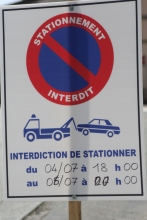 Von 18h00 am 4. Juli bis 00h00 am 6. Juli ist Parken verboten - ansonsten wird man abgeschleppt!